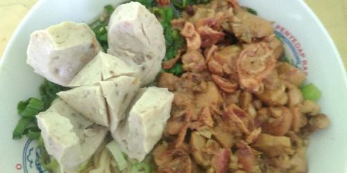 Mie Ayam Bakso Pak Sabar: Kenikmatan yang Menggigit Jiwa di Jantung Cilacap