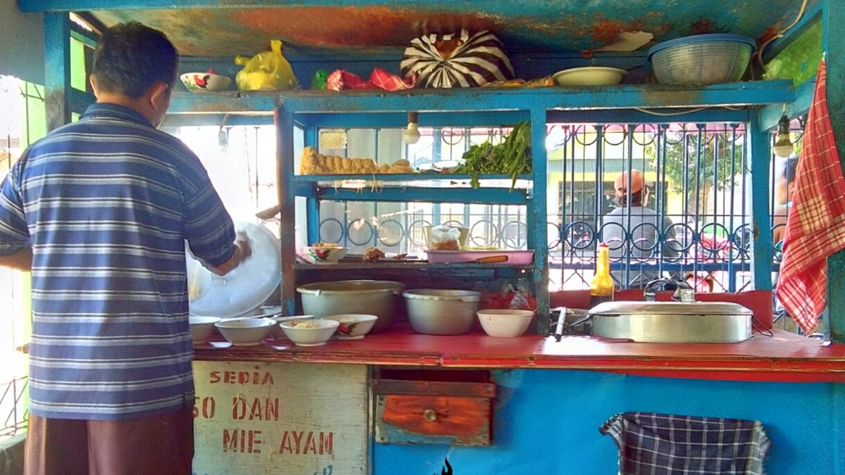 Pak Sabar's Mie Ayam & Bakso: A Legendary Taste in Cilacap's Heart